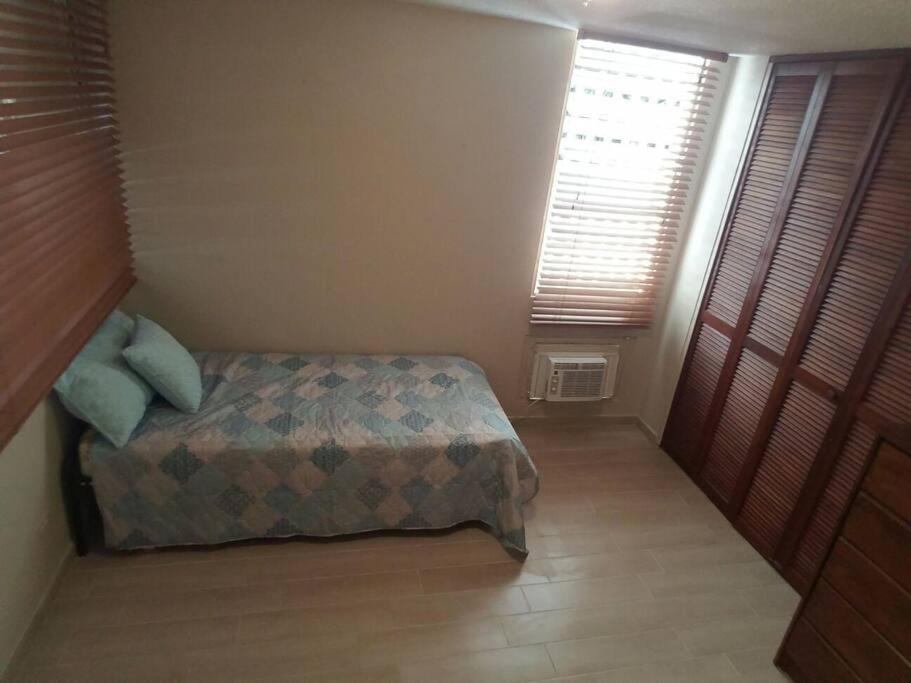 1St Floor, A/C Everywhere, Balcony With Beach View In Лукильо Экстерьер фото